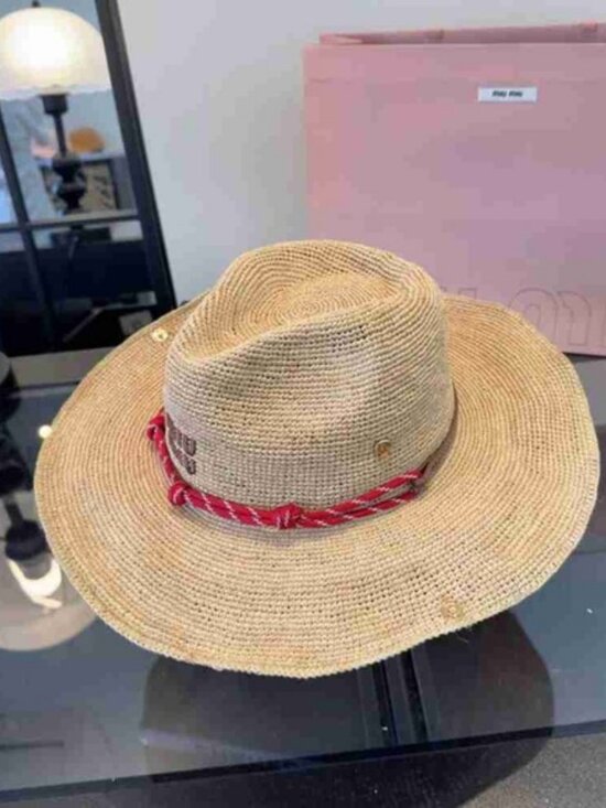ππMiu Miu natural straw hat featuring a charming red braided trim.ππ - Picture 5 of 6